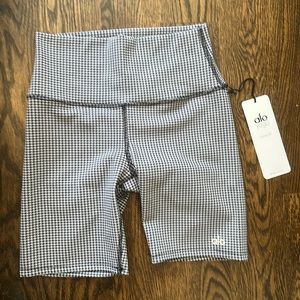 7" High-Waist Micro Houndstooth Biker Short